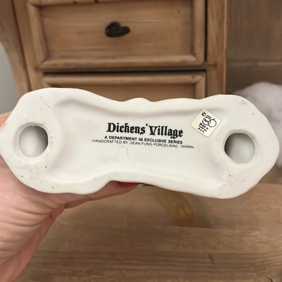 Dept 56 Dickens Village Sign Handcrafted Porcelain - Picture 5 of 6
